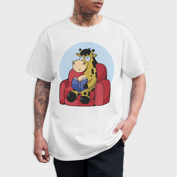 Giraffe Reading In Couch Jiraffe, Tricou Barbati (Unisex)