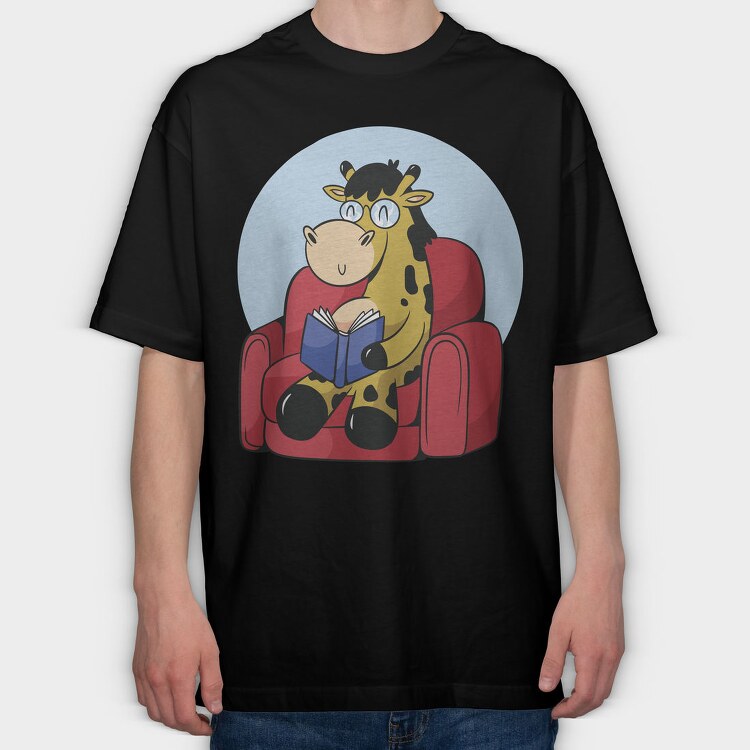 Giraffe Reading In Couch Jiraffe, Tricou Oversize Barbati (Unisex)