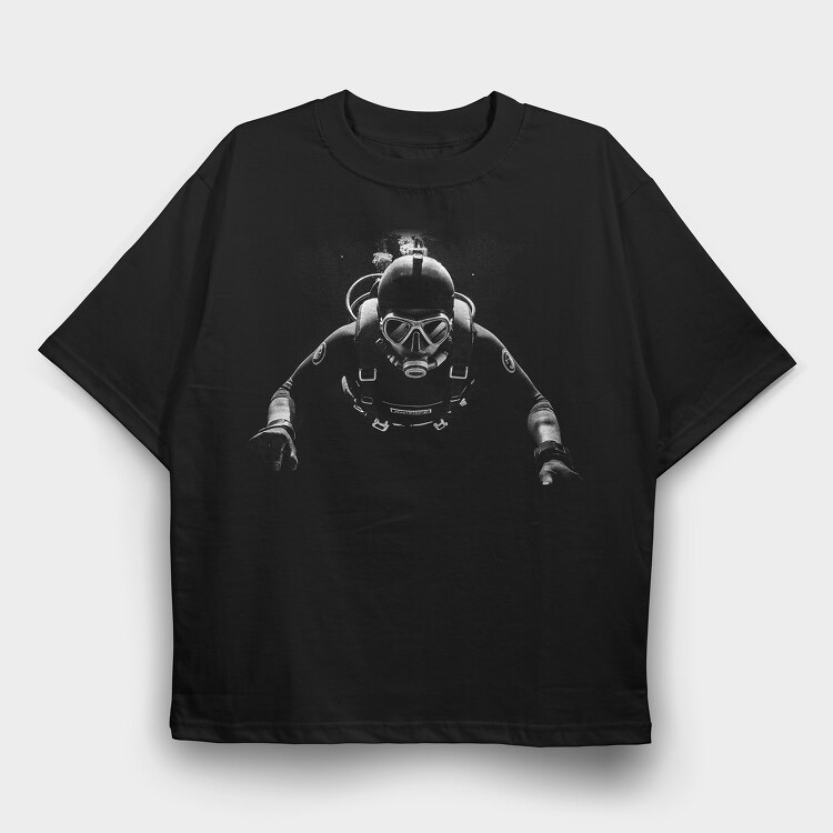 Scuba Diver Monochrome Front View, Tricou Oversize Barbati (Unisex)
